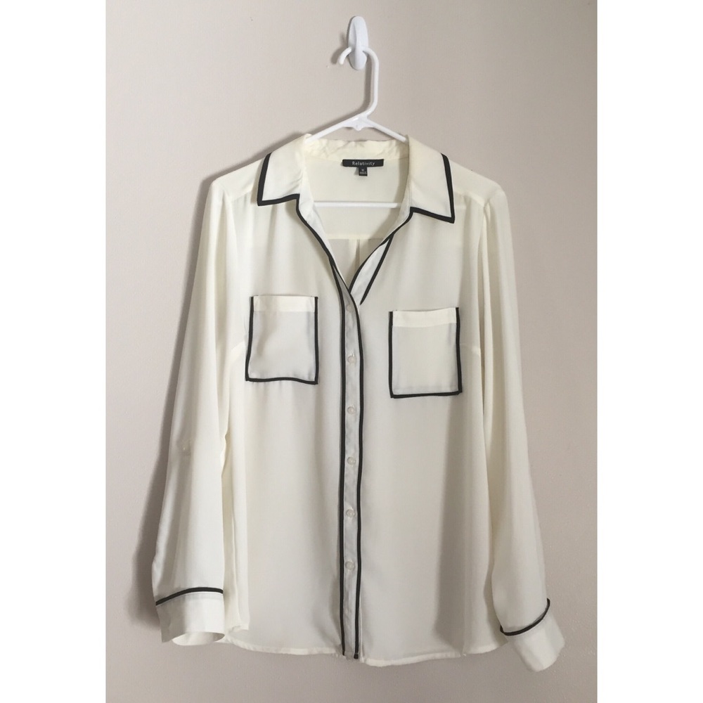 RELATIVITY white button-down w/ black details - M